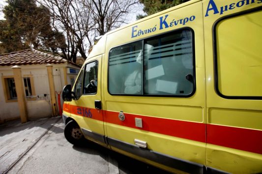 Κάνουν έρανο για να βάλουν λάστιχα σε ασθενοφόρα