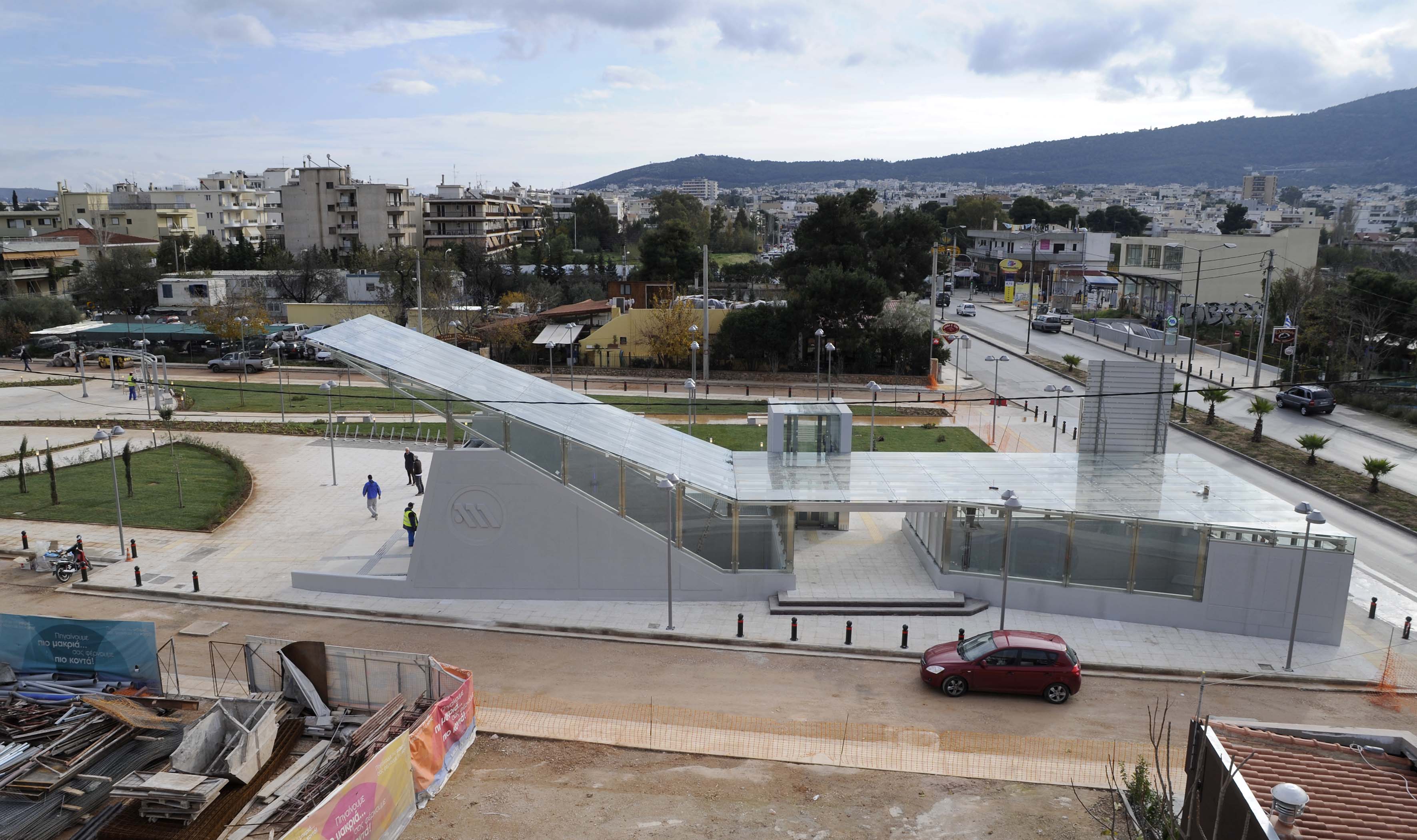 Επεισοδιακή η τελετή παράδοσης του Μετρό