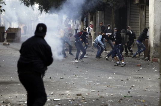 Συγκρούσεις διαδηλωτών και αστυνομίας στην Τυνησία