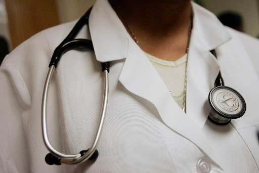 Γιατρός φορέας της ηπατίτιδας C μόλυνε 54 γυναίκες