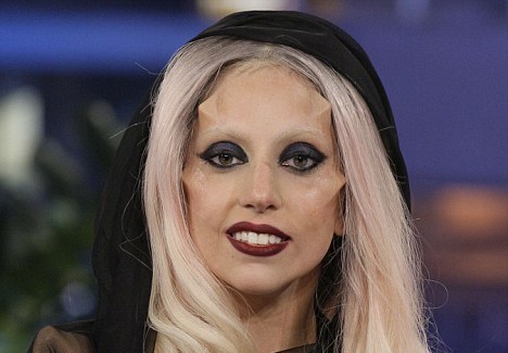 H Lady Gaga ψάχνει κάποια να την ενσαρκώσει