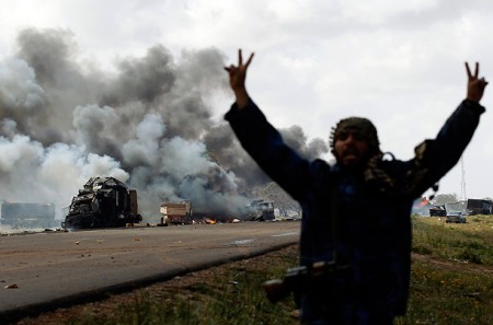 Το ΝΑΤΟ κατέστρεψε 16 τεθωρακισμένα στη Λιβύη