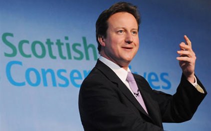 Πώς το σκάνδαλο των υποκλοπών «αγγίζει» τον Βρετανό πρωθυπουργό
