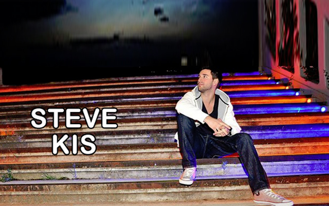 Ο Steve Kis στο Reina club