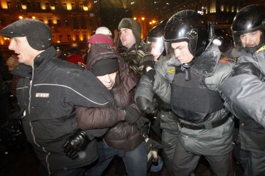 Συνελήφθησαν δύο στελέχη της ρωσικής αντιπολίτευσης