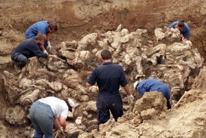 Ομαδικός τάφος με εκατοντάδες σορούς στο Ιράκ