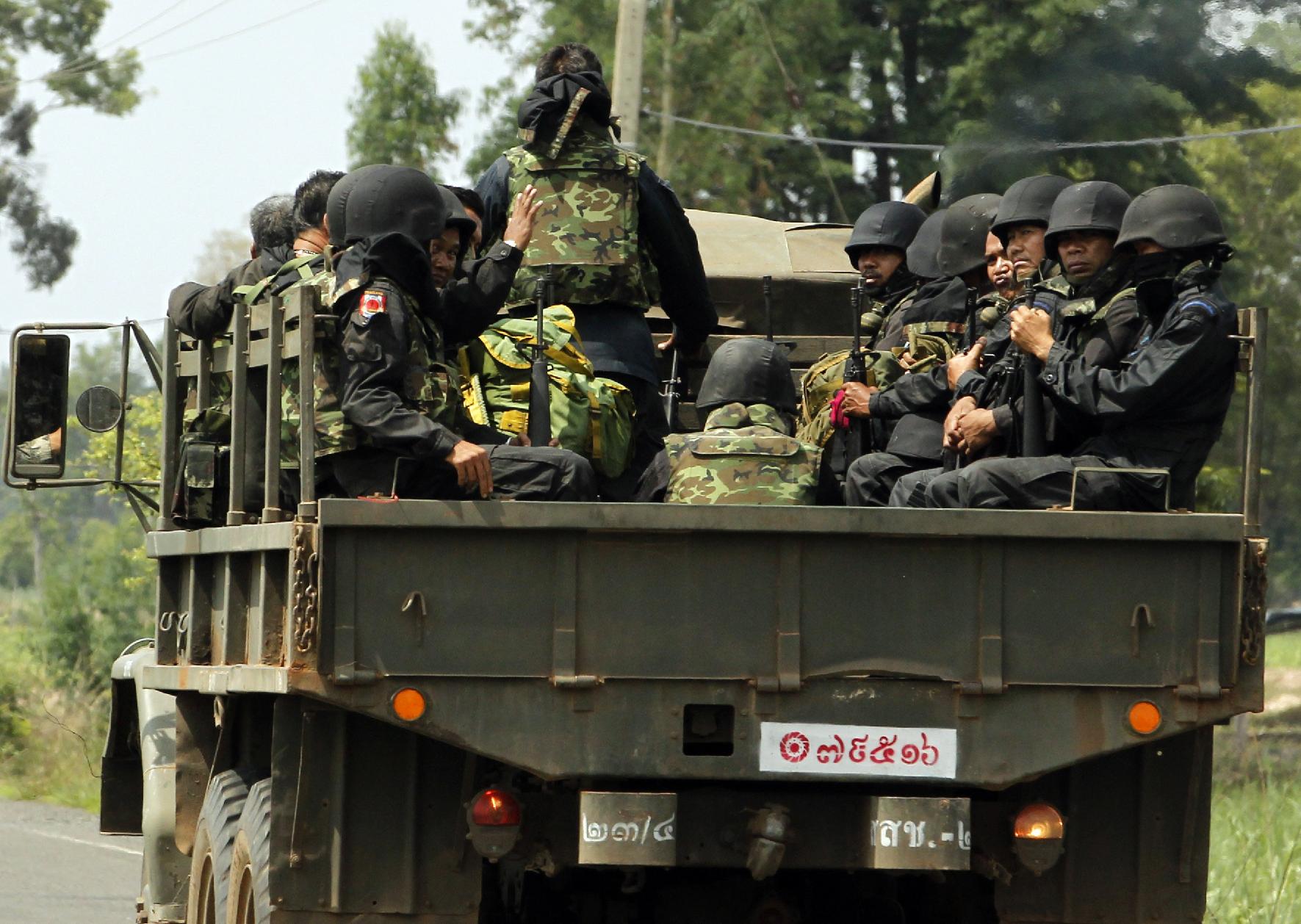 «Πυρά» της αστυνομίας κατά του στρατού στην Ταϊλάνδη