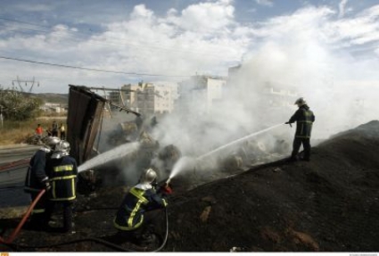 Έκλεψαν και πυρπόλησαν φορτηγό