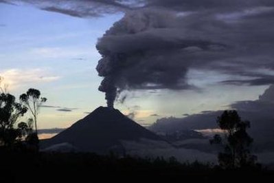 «Ξύπνησε» το ηφαίστειο Tungurahua στον Ισημερινό