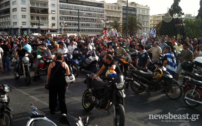 Αγανακτισμένοι μηχανόβιοι στο Σύνταγμα