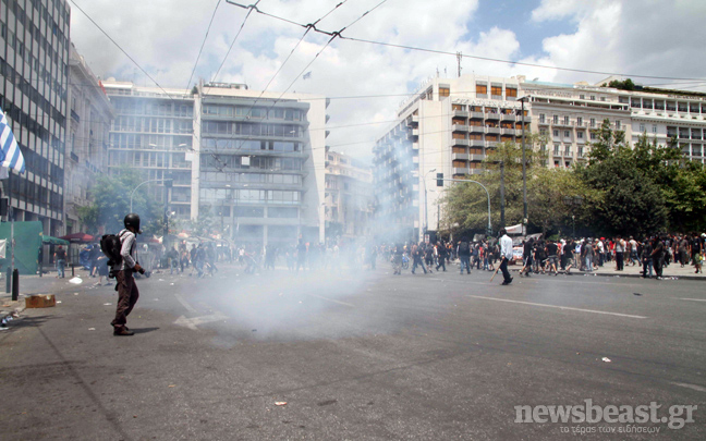 Βανδαλισμοί και καταστροφές στο κέντρο της Αθήνας