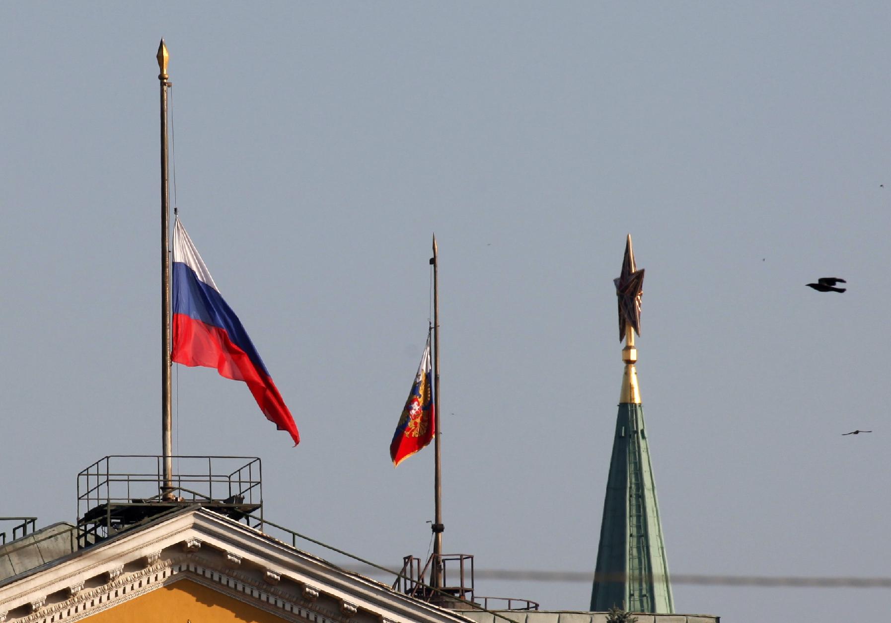 Μεσίστιες οι σημαίες στη Ρωσία