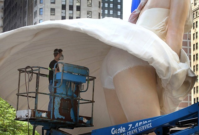 Τεράστιο άγαλμα της Marilyn Monroe στο Σικάγο