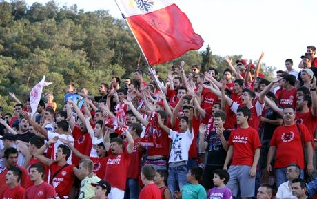 Κλείνουν δρόμους οι οπαδοί του Ολυμπιακού Βόλου