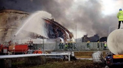 Εργαζόμενοι έχασαν τη ζωή τους από έκρηξη σε διυλιστήριο