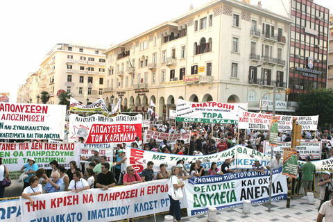 Η ΑΔΕΔΥ καλεί σε μαζική συμμετοχή στο συλλαλητήριο της ΔΕΘ