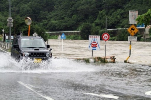 Ο τυφώνας Ρόκε απειλεί την Ιαπωνία