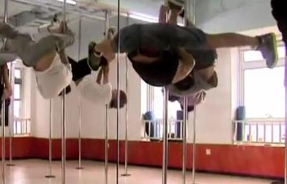 Pole dancing για άνδρες