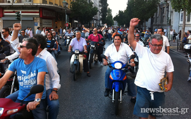 Ξεκίνησε η πορεία ΑΔΕΔΥ και ταξί