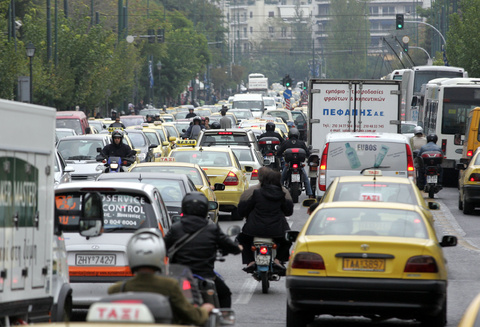 Μποτιλιάρισμα λόγω τροχαίου στη Λ. Ποσειδώνος