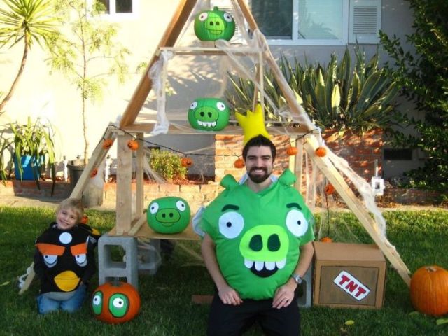 Έκαναν την αυλή τους πίστα Angry Birds