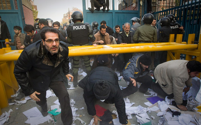 «Το Ιράν πίσω από την επίθεση στη βρετανική πρεσβεία»