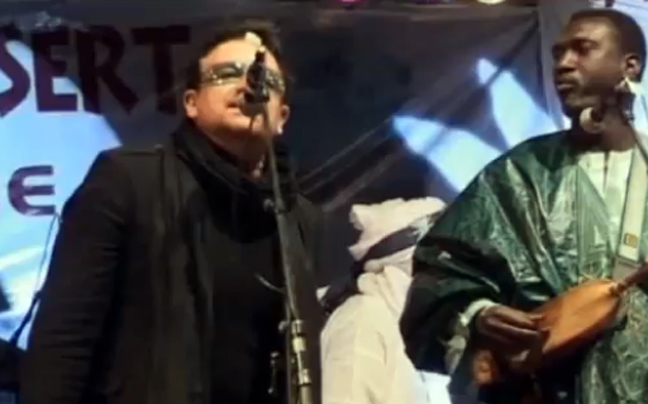 Ο Bono τραγούδησε στο Τιμπουκτού