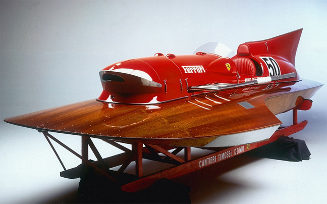 Σε δημοπρασία βγαίνει υδροπλάνο με σφραγίδα της Ferrari