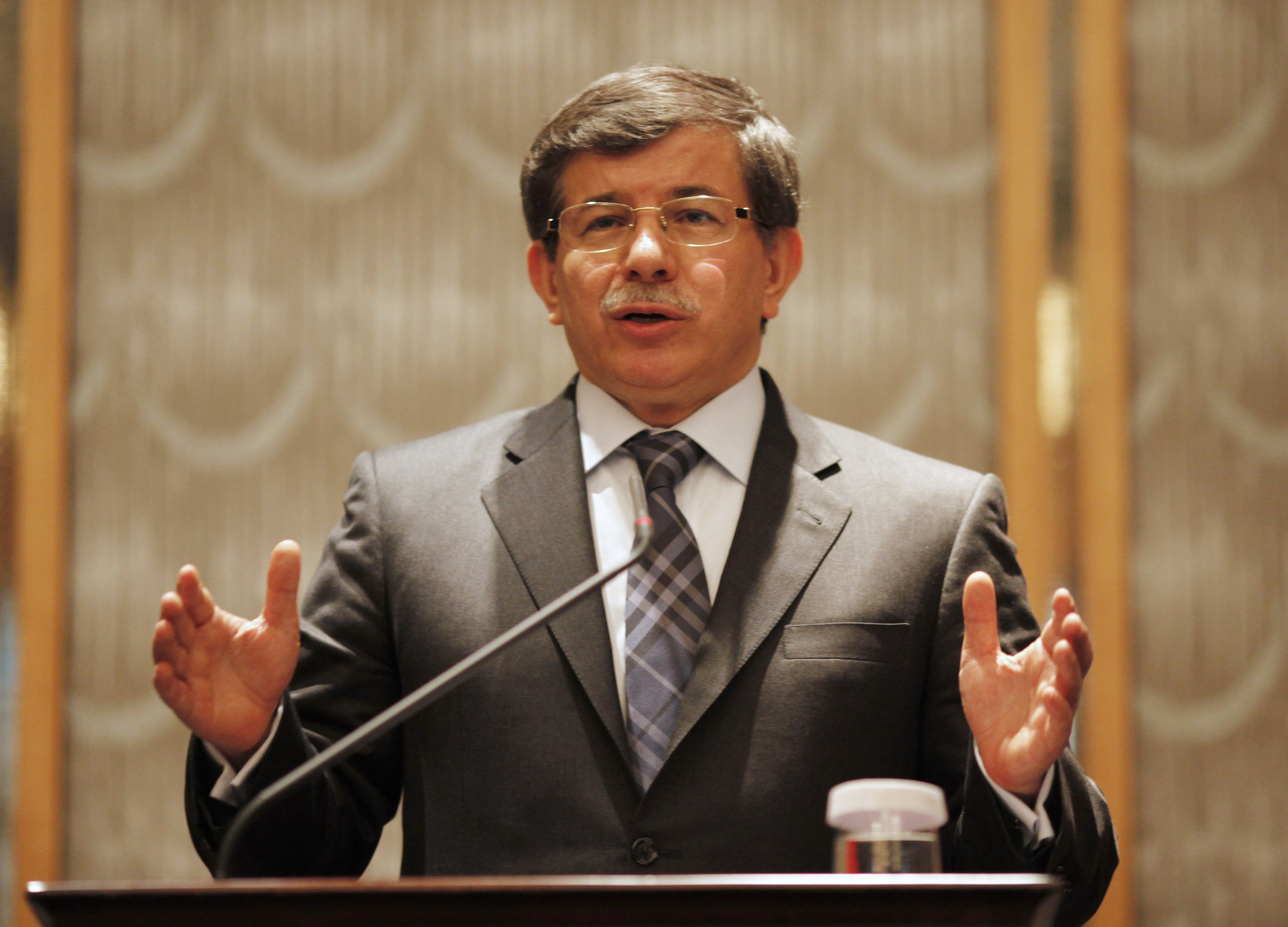 Ο Αχμέτ Νταβούτογλου εξελέγη αρχηγός του κυβερνώντος κόμματος στην Τουρκία