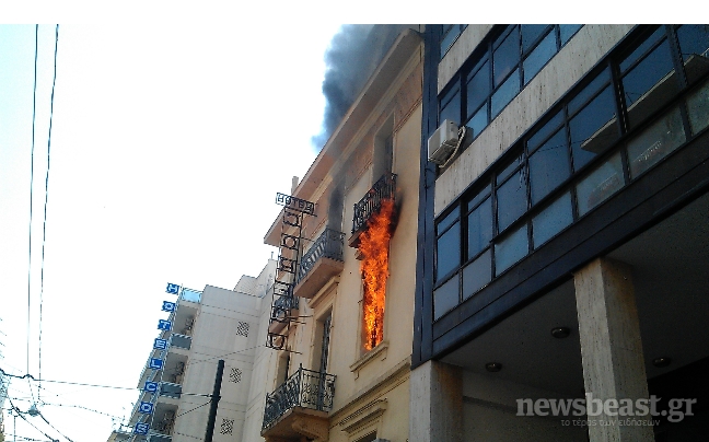 Φωτιά σε εγκαταλελειμμένο ξενοδοχείο στο Μεταξουργείο