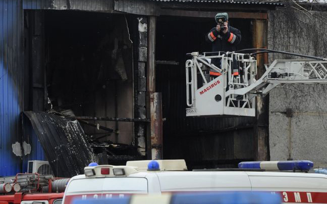 Δεκαπέντε νεκροί στην πυρκαγιά αποθήκης στη Μόσχα
