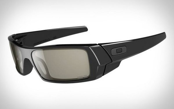 H Oakley αναπτύσσει γυαλιά αντίστοιχα με της Google