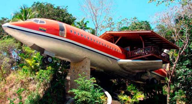 Από καμπίνα αεροσκάφους σε χώρο φιλοξενίας τουριστών