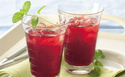 Blackberry mint iced tea