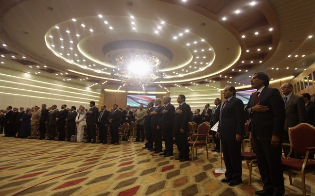 Στο εκλεγμένο Εθνικό Συνέδριο η εξουσία στη Λιβύη