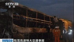 Βυτιοφόρο συγκρούστηκε με λεωφορείο στην Κίνα