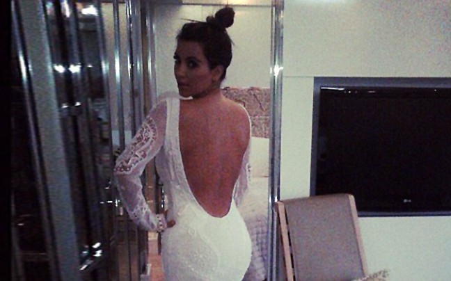 Πρόβα&#8230; νυφικού για την Kim Kardashian