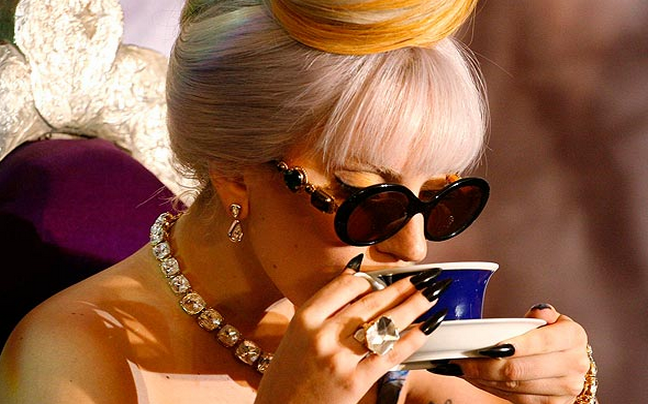 Η Lady Gaga το «γύρισε» στο τσάι