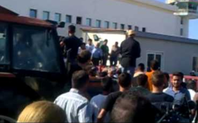 Τα γραφεία της Αποκεντρωμένης Διοίκησης Κρήτης κατέλαβαν οι αγρότες
