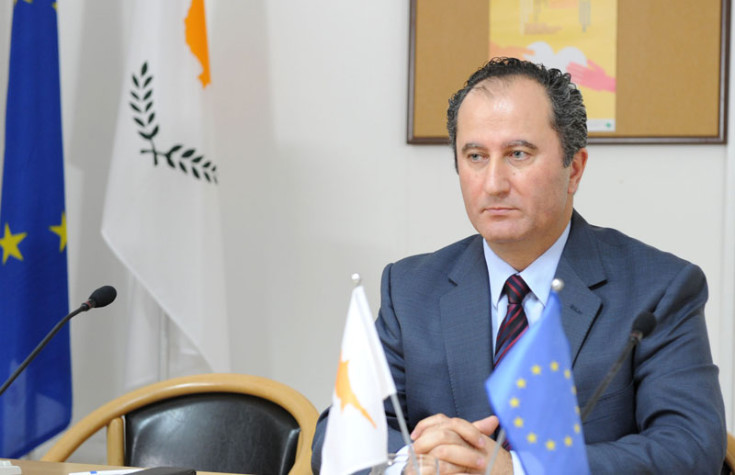 «Πρέπει να συζητηθεί ακόμη και το ενδεχόμενο εξόδου της Κύπρου από το ευρώ»