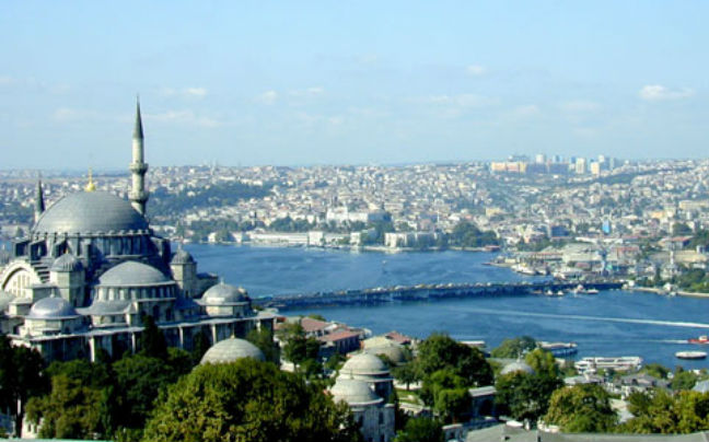 Πιθανό να δημιουργηθούν πλωτά πάρκινγκ αυτοκινήτων στην Κωνσταντινούπολη