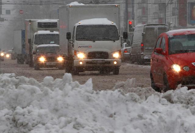 Ο δριμύτερος ανοιξιάτικος χιονιάς πλήττει την Μόσχα