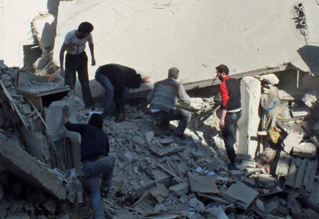 Δώδεκα νεκρούς από βομβαρδισμό θρηνεί μία οικογένεια