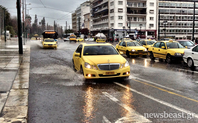 «Πισίνα» η λεωφόρος Αμαλίας