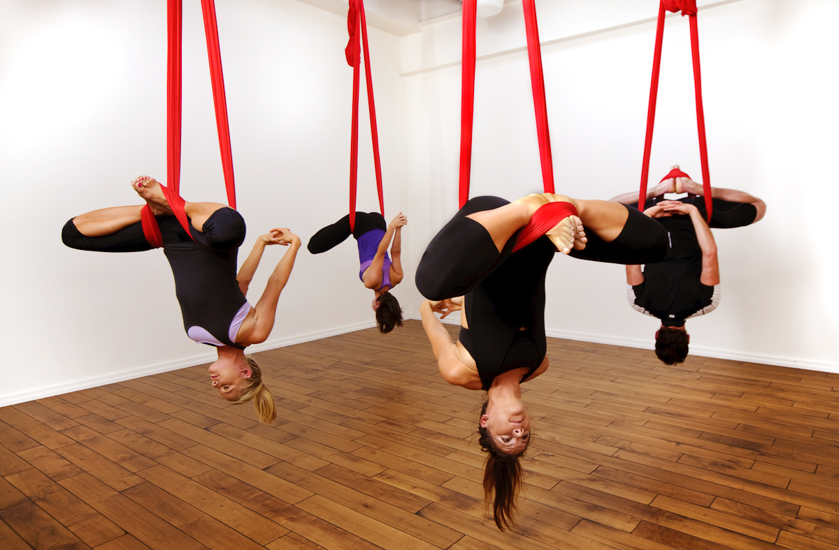 Κάντε aerial yoga