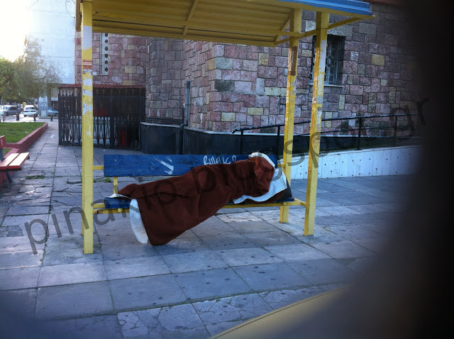 Ο άστεγος της πλατείας