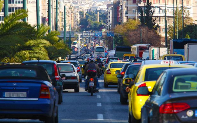 Σε ισχύ από σήμερα η επιστροφή πινακίδων-αδειών ανασφάλιστων οχημάτων