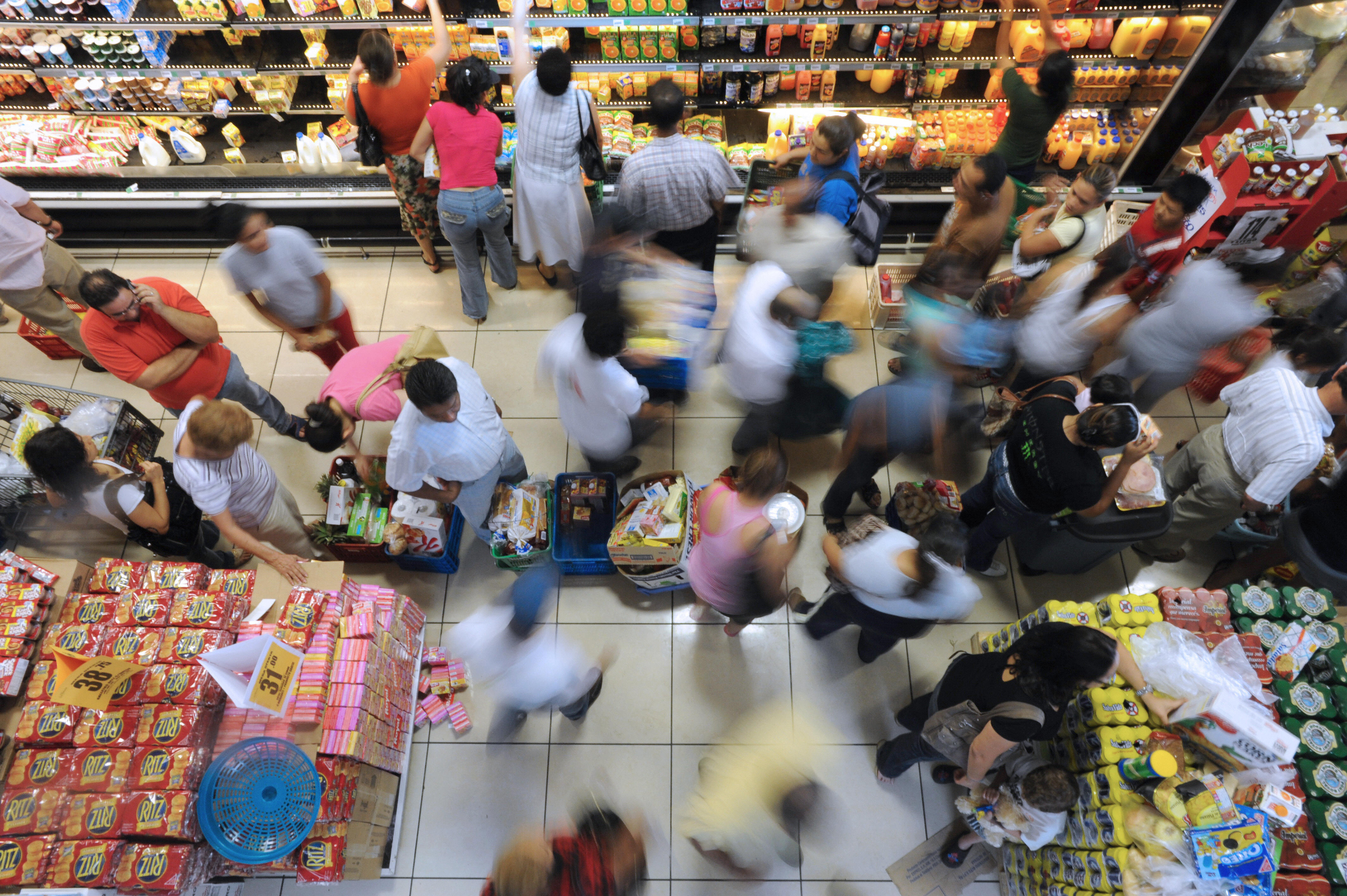 Έρευνα ΙΟΒΕ: Λιγότερο απαισιόδοξοι, αλλά βέβαιοι ότι τα χειρότερα για την ακρίβεια «έρχονται» οι καταναλωτές