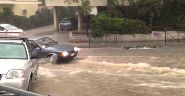 Βίντεο από την καταιγίδα στη λεωφόρο Πεντέλης