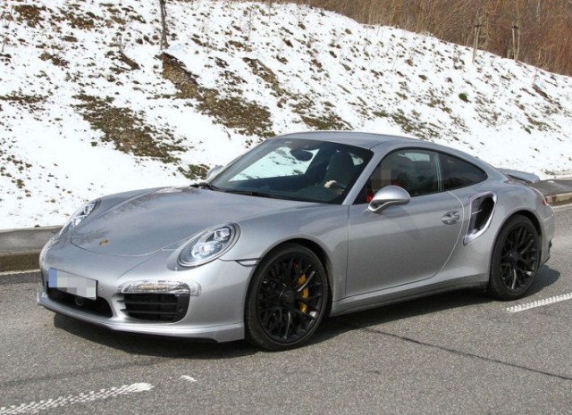 Η Porsche 911 Turbo σε δοκιμές εξέλιξης